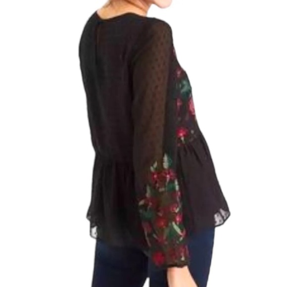 American Eagle Top Large Swiss Dot-with Floral Embroidery - Picture 4 of 13